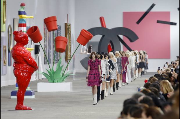 AP - Creaciones de la casa Chanel en Par&#237;s en su desfile esta semana.