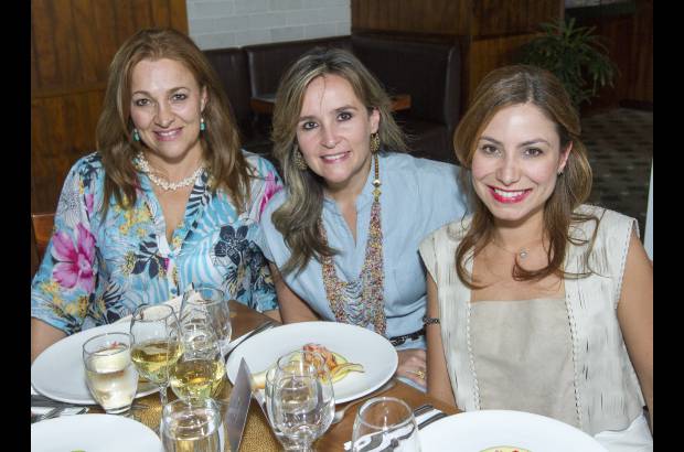 - Patricia Rico, Liliana Sotomonte y Cecilia Tirado.