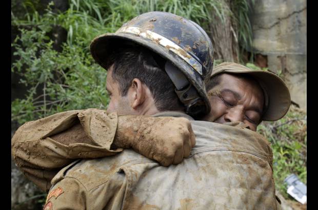 Reuters - Los equipos de rescate regresaron a las calles y están concentrados en locales de tragedias en los que había dificultades de acceso.