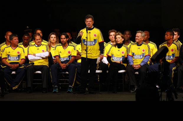 Colprensa - La bandera tiene más de 88 mil mensajes de aliento fueron impresos en la bandera.