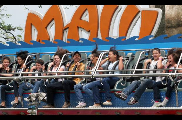 FOTO EL COLOMBIANO - Es uno de los sitios de recreación de mayor acogida por los habitantes de Medellín. Sus juegos mecánicos y el lago que tiene en su centro son sus atracciones más reconocidas. Por el Parque Norte J. Emilio Valderrama han pasado casi todos los medellinenses.