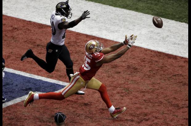 AP - El receptor de los 49ers Michael Crabtree no pudo llegar al pase de Kaepernick que pudo haber cambiado la historia del partido.