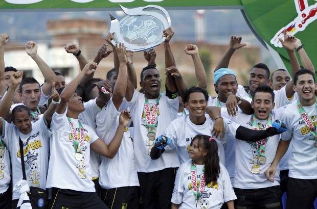 Hern&#225;n Vanegas - Tras vencer este domingo 3-1 a Rionegro, los petroleros se coronan campeones del Torneo Postob&#243;n II y disputar&#225;n el ascenso con Am&#233;rica. Ganaron la serie por 4-1.