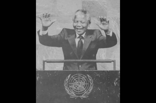 Reuters - Fue el símbolo mundial de la lucha contra el apartheid, sistema que dividió a la ciudadanía sudafricana por la discriminación racial.