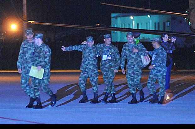 José Herchel Ruiz, Colprensa - Tras su paso por Villavicencio (Meta), los uniformados fueron trasladados a Bogotá, donde son sometidos a diversos controles médicos.