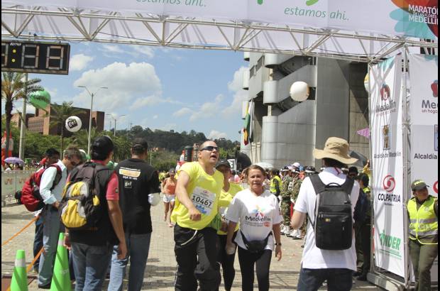 Esteban Jaramillo y Sebastián Salazar - Más de 10 mil competidores se dieron cita en esta histórica cita deportiva que se corría en las modalidades de 5, 10, 21 y 42 kilómetros.