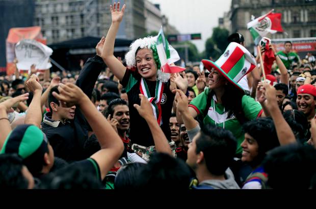Reuters - En Ciudad de México los seguidores del Tri celebraron el triunfo de su selección.
