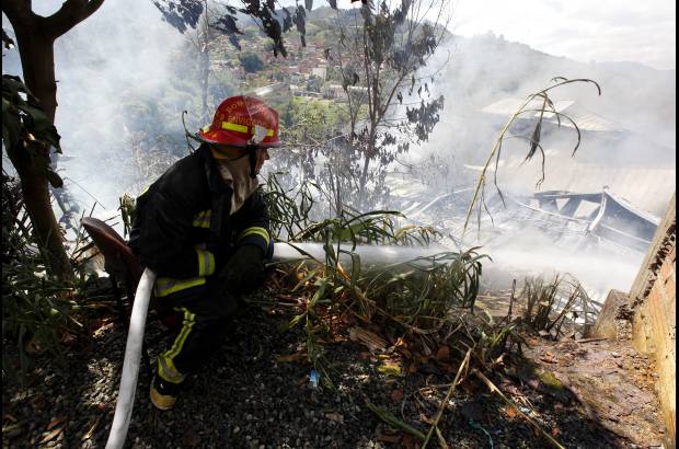 Foto Manuel Saldarriaga - La emergencia fue atendida por bomberos de Envigado.