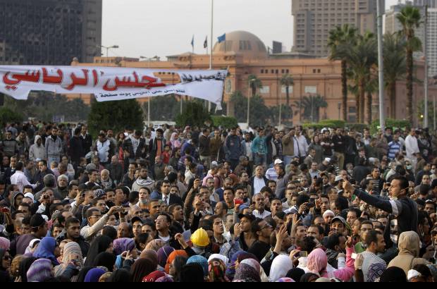 AP - La plaza Tahrir, epicentro de la Revoluci&#243;n del 25 de Enero, volvi&#243; a ser tomada por un creciente n&#250;mero de manifestantes.
