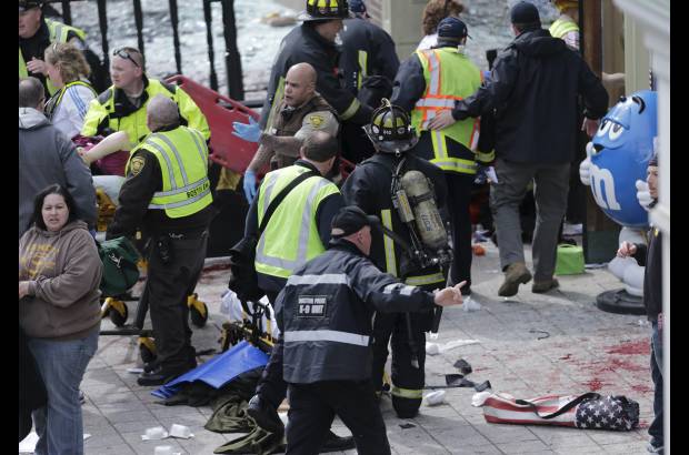 AP - Varios testigos afirmaron haber visto a personas mutiladas y gravemente heridas.