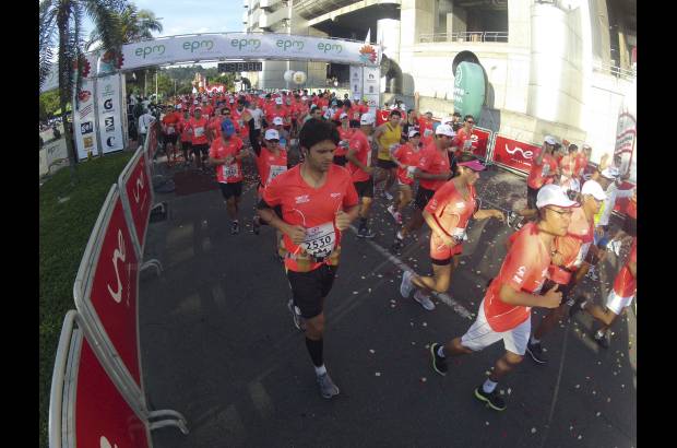 Esteban Jaramillo y Sebastián Salazar - Más de 10 mil competidores se dieron cita en esta histórica cita deportiva que se corría en las modalidades de 5, 10, 21 y 42 kilómetros.