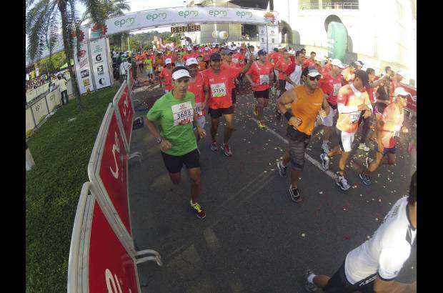 Esteban Jaramillo y Sebastián Salazar - Más de 10 mil competidores se dieron cita en esta histórica cita deportiva que se corría en las modalidades de 5, 10, 21 y 42 kilómetros.