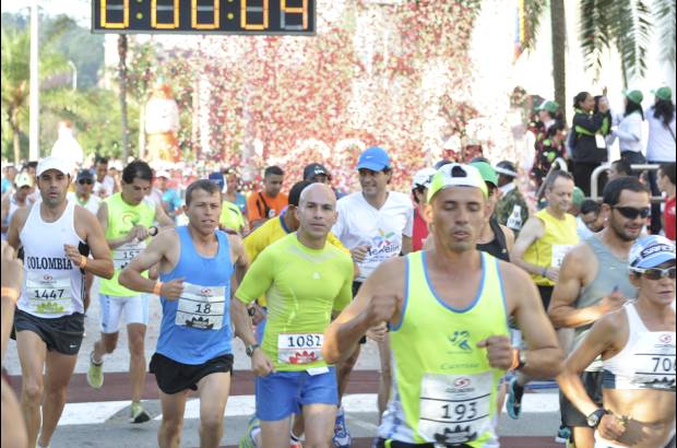Esteban Jaramillo y Sebastián Salazar - Más de 10 mil competidores se dieron cita en esta histórica cita deportiva que se corría en las modalidades de 5, 10, 21 y 42 kilómetros.