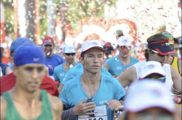 Esteban Jaramillo y Sebastián Salazar - Más de 10 mil competidores se dieron cita en esta histórica cita deportiva que se corría en las modalidades de 5, 10, 21 y 42 kilómetros.
