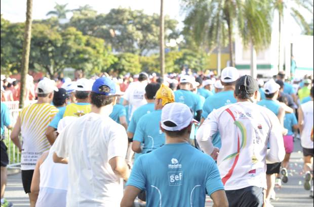 Esteban Jaramillo y Sebastián Salazar - Más de 10 mil competidores se dieron cita en esta histórica cita deportiva que se corría en las modalidades de 5, 10, 21 y 42 kilómetros.