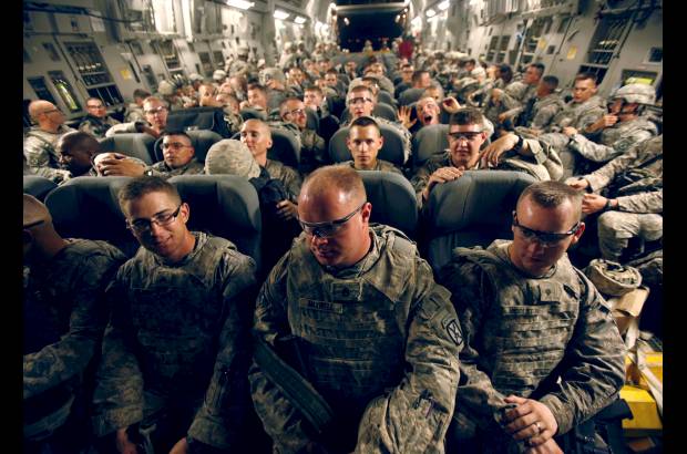 AP - Soldados del ej&#233;rcito estadounidense regresan a Estados Unidos el 13 de Julio de 2010.