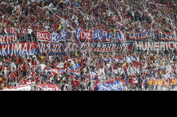 Foto Jaime Pérez - La hinchada celebró a rabiar el triunfo del Medellín con el que se perfila para una nueva final.