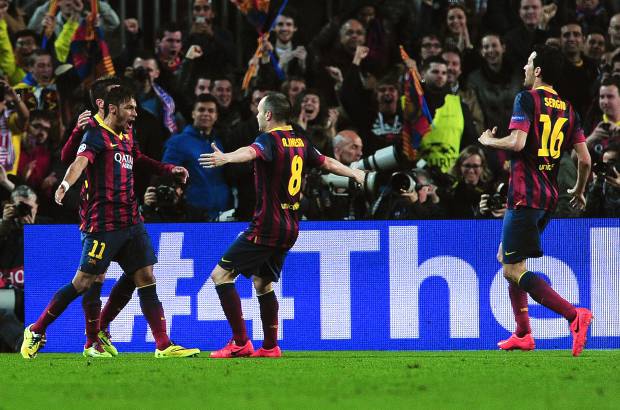 FOTO AFP - Otro brasile&#241;o, Neymar, anot&#243; el tanto del empate para el Barcelona.