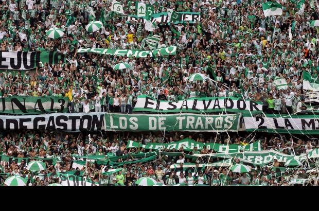 Jaime P&#233;rez - Gran fiesta en las tribunas y en los alrededores del estadio, a donde llegaron miles de personas para hacer sentir la pasi&#243;n verdolaga, aunque en el terreno de juego el verde dej&#243; escapar los tres puntos.