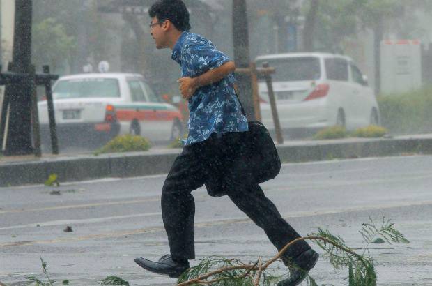 Reuters - Pron&#243;sticos dicen que la tormenta se dirige hacia la isla de Kyushu, y luego a trav&#233;s de la isla principal de Honshu de Jap&#243;n.