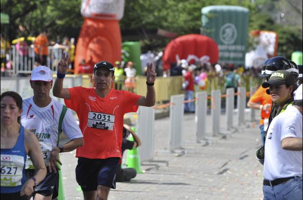 Esteban Jaramillo y Sebasti&#225;n Salazar - M&#225;s de 10 mil competidores se dieron cita en esta hist&#243;rica cita deportiva que se corr&#237;a en las modalidades de 5, 10, 21 y 42 kil&#243;metros.
