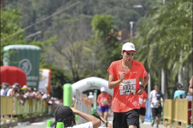 Esteban Jaramillo y Sebasti&#225;n Salazar - M&#225;s de 10 mil competidores se dieron cita en esta hist&#243;rica cita deportiva que se corr&#237;a en las modalidades de 5, 10, 21 y 42 kil&#243;metros.