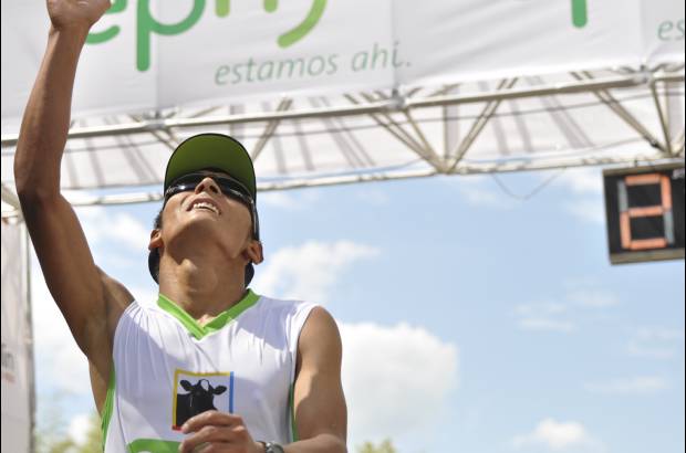 Esteban Jaramillo y Sebasti&#225;n Salazar - M&#225;s de 10 mil competidores se dieron cita en esta hist&#243;rica cita deportiva que se corr&#237;a en las modalidades de 5, 10, 21 y 42 kil&#243;metros.