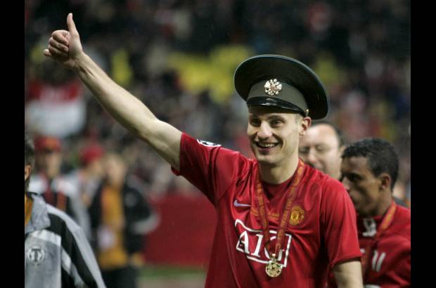 AP - El equipo es elegido por los m&#225;s de 50.000 afiliados del FIFPro, el sindicato internacional de futbolistas. El Serbio Nemanja Vidic es uno de los defensas centrales elegidos.