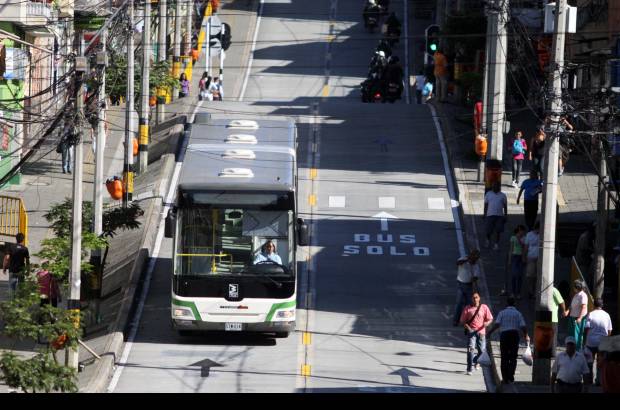 Manuel Saldarriaga - Los 20 buses articulados tienen motores de gas, fabricados en Carolina del Norte, Estados Unidos, del mismo tipo de los 80.000 que est&#225;n en operaci&#243;n en flotas de servicio p&#250;blico en ciudades como San Francisco y Los &#193;ngeles.