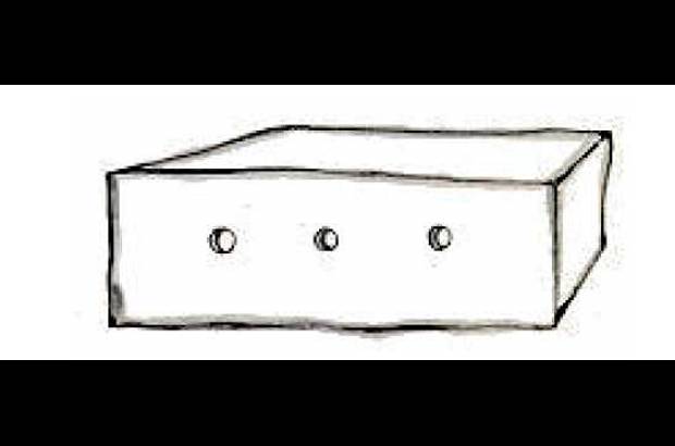 Cortes&#237;a - En esta caja est&#225; la oveja que el aviador le pint&#243; al peque&#241;o Pr&#237;ncipe. &quot;&#161;Era exactamente as&#237; como yo la quer&#237;a&#133;&quot;.