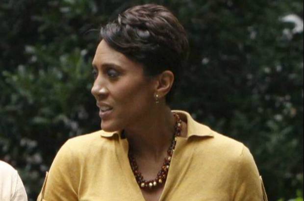 Archivo Reuters - La presentadora de Good Morning America Robin Roberts, de 52 a&#241;os, se hizo famosa entrevistando a atletas, actores y otras personalidades. Pero en el 2007 se enfrent&#243; a las c&#225;maras para contar en primera persona que le hab&#237;an diagnosticado c&#225;ncer de mama.