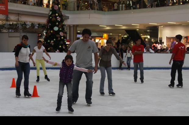 R&#243;binson S&#225;enz - La pista de patinaje sobre hielo estar&#225; hasta el pr&#243;ximo 15 de enero.