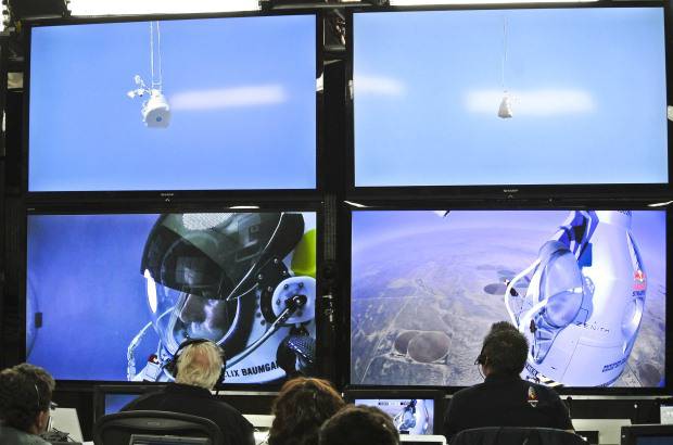 Reuters - El equipo técnico de Baumgartner sigue paso a paso este experimento.