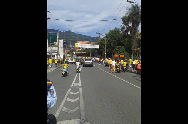 Sandra L&#243;pez Herrera - Con camisetas rojas y amarillas Medell&#237;n disfrut&#243; del encuentro entre la Selecci&#243;n Colombia y Brasil. El parque El Poblado, parque Lleras, avenida 33 y la plazoleta del Centro Administrativo La Alpujarra fueron los lugares de encuentro.