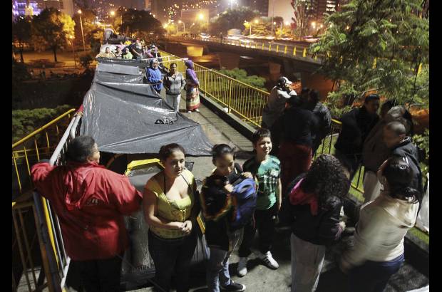 Foto R&#243;binson Saenz - Muchas mujeres llevaron los beb&#233;s, porque no ten&#237;an con qui&#233;n dejarlos.