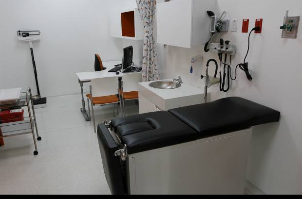 Donaldo Zuluaga - Tiene unidad de cuidados intensivos y de tratamientos especiales.