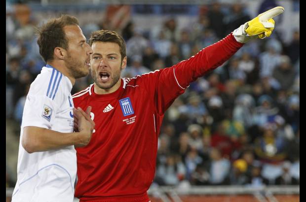 AP - El portero Alexandros Tzorvas evitó que el marcador fuera más abultado.