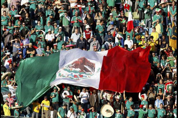 Reuters - Muchos hinchas mexicanos acompa&#241;an a su selecci&#243;n en territorio sudafricano.