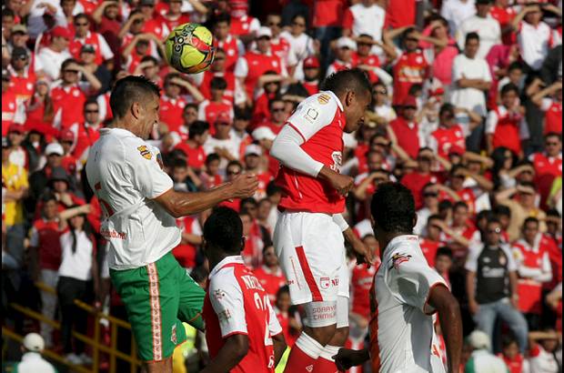 COLPRENSA - Santa Fe ganó con lo justo 1-0 contra Envigado, gracias a un gol del artillero paisa Wílder Medina, que se volvió a reencontrar con el gol, para que los cardenales quedaran como líderes en solitario de la Liga, con 24 unidades.