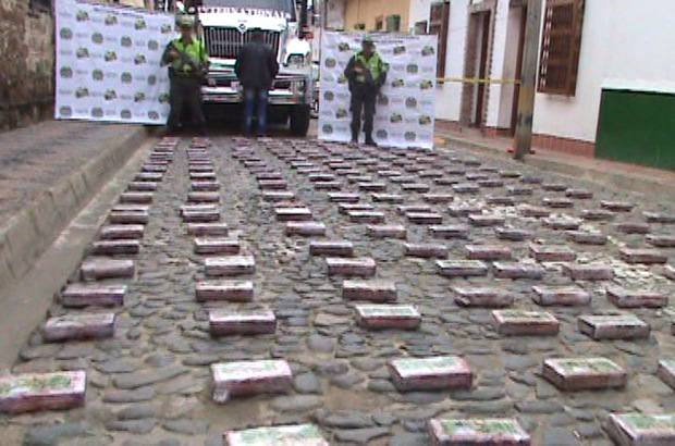 Cortes&#237;a: Polic&#237;a - El hallazgo se dio en jurisdicci&#243;n de municipio de Santa Fe de Antioquia, en un ret&#233;n de la polic&#237;a donde se encontraron 228 paquetes, en 12 costales que conten&#237;an el estupefaciente.