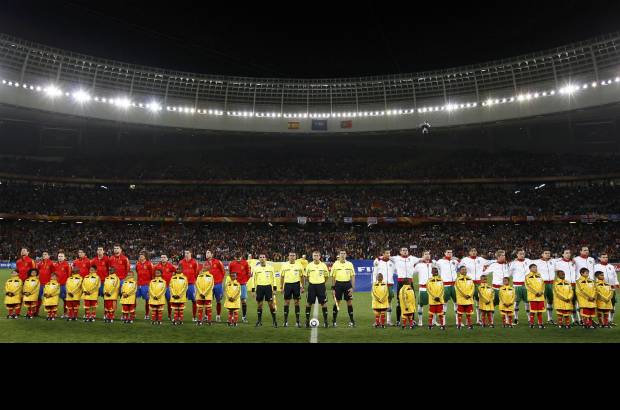 Reuters - Las dos selecciones durante los actos protocolarios.