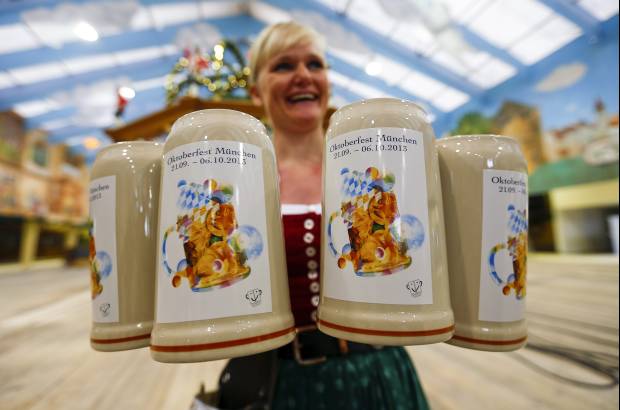 Reuters - Fueron presentadas las jarras de cerveza que tendr&#225; el famoso Oktoberfest, festival cervecero que se realiza cada a&#241;o en Munich, Alemania.