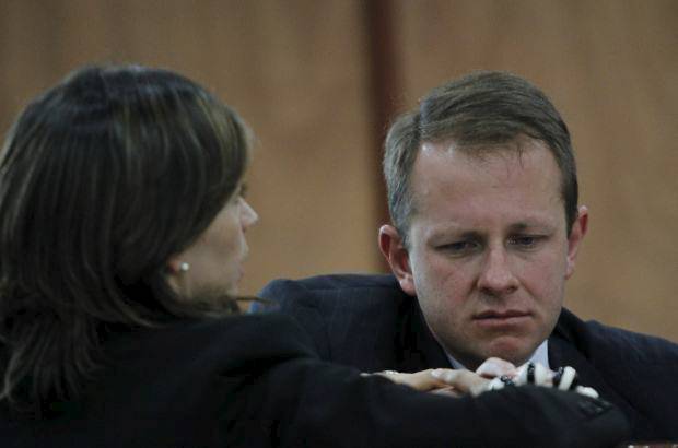 Colprensa - El exministro de Agricultura Andrés Felipe Arias, luego de que le negaran su solicitud de libertad, manifestó que la única salida que queda es que le quiten la vida para que dejen de creer que existe el riego de que puede obstruir a la justicia.