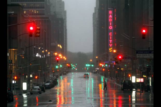 AP - La tormenta no provoc&#243; ninguna v&#237;ctima mortal ni heridos de gravedad en la Gran Manzana.