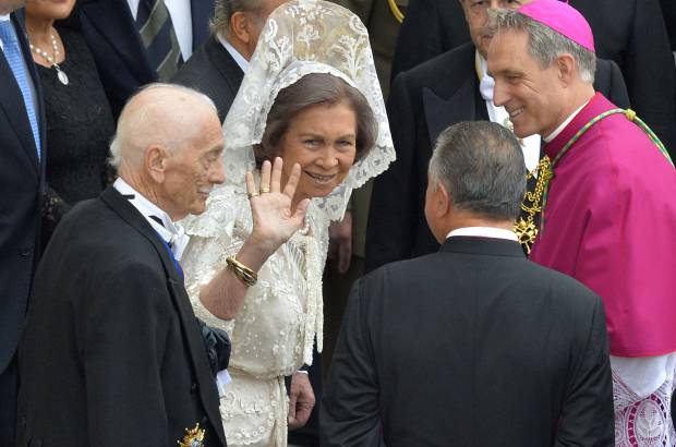 FOTO AFP - La Reina Sofía de España y más de 20 jefes de Estado presenciaron la ceremonia de canonización de los dos Papas.