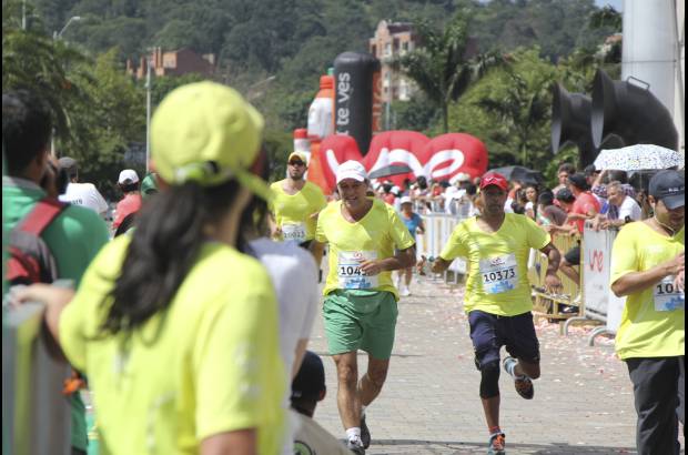 Esteban Jaramillo y Sebastián Salazar - Más de 10 mil competidores se dieron cita en esta histórica cita deportiva que se corría en las modalidades de 5, 10, 21 y 42 kilómetros.