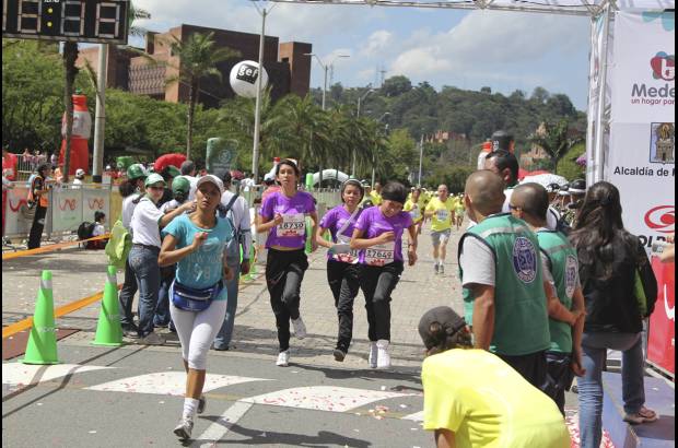 Esteban Jaramillo y Sebastián Salazar - Más de 10 mil competidores se dieron cita en esta histórica cita deportiva que se corría en las modalidades de 5, 10, 21 y 42 kilómetros.