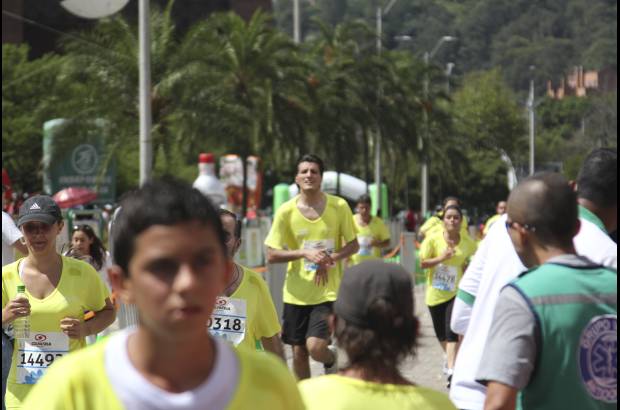 Esteban Jaramillo y Sebastián Salazar - Más de 10 mil competidores se dieron cita en esta histórica cita deportiva que se corría en las modalidades de 5, 10, 21 y 42 kilómetros.