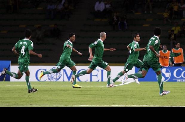 Colprensa - Yasir Alfahmi y Fhad Almuwallad marcaron los goles que le dieron el triunfo a los arabes en el estadio Centenario.