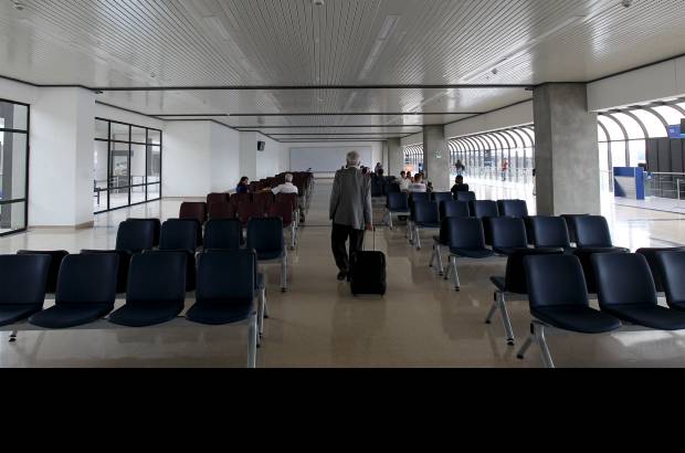 Foto Jaime P&#233;rez - Amplias y confortables salas de espera.